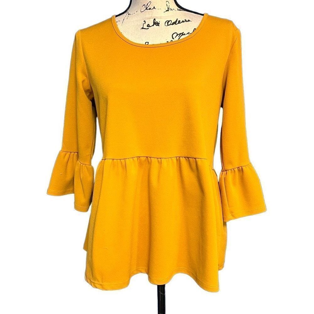 ‎NWT Betsey’s Boutique gold blouse small